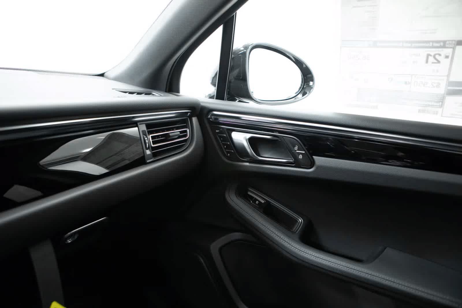 Certified 2026 Porsche Macan AWD/4WD image 30