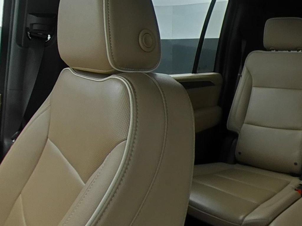Used 2024 Chevrolet Suburban Premier RWD image 12
