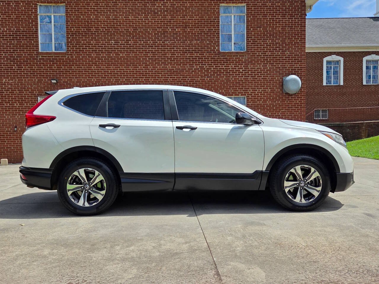 Used 2017 Honda CR-V LX image 4