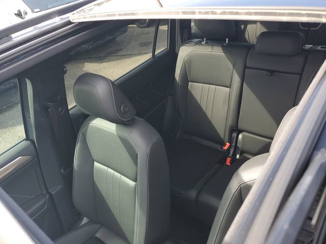 Used 2024 Volkswagen Tiguan SE R-Line image 37
