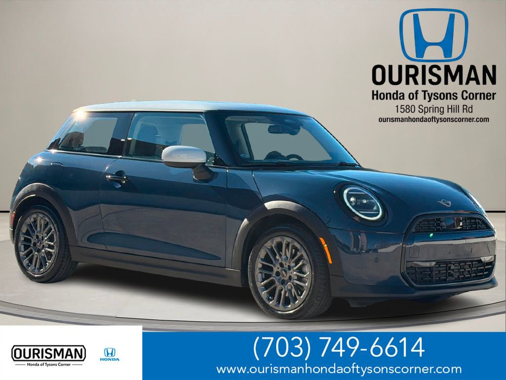 Used 2025 MINI Cooper 2-Door Hardtop image 1