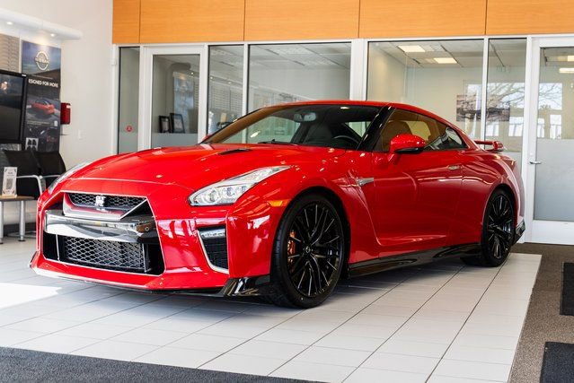 Used 2020 Nissan GT-R Premium w/ Premium Interior Package image 3