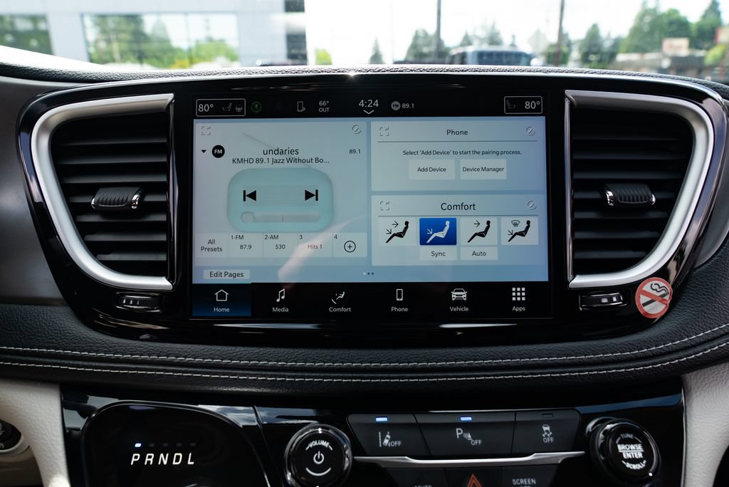 Used 2023 Chrysler Pacifica Touring-L FWD image 14