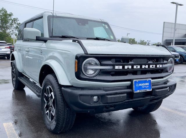 Used 2023 Ford Bronco Outer Banks AWD/4WD image 4
