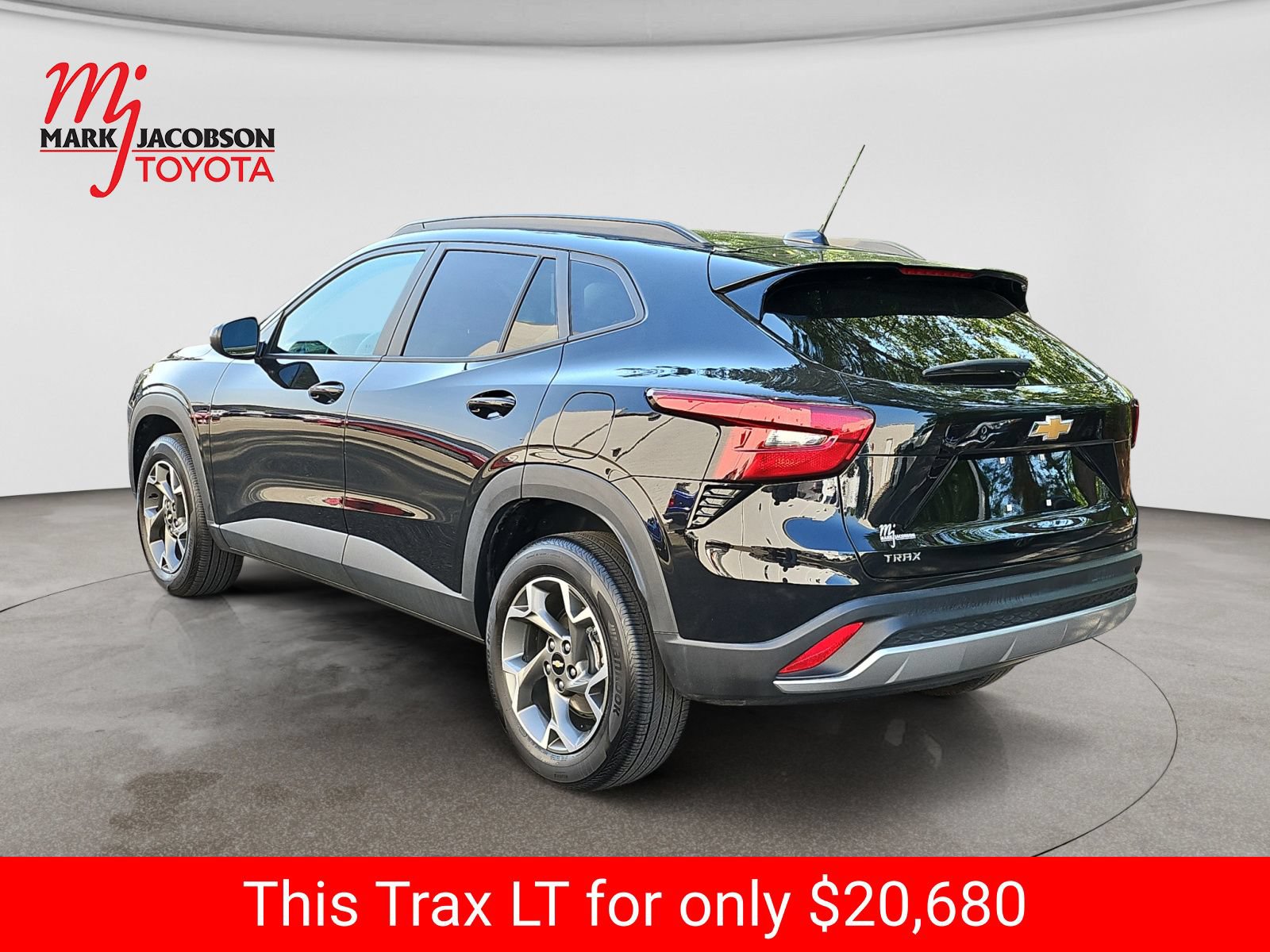 Used 2025 Chevrolet Trax LT FWD image 14