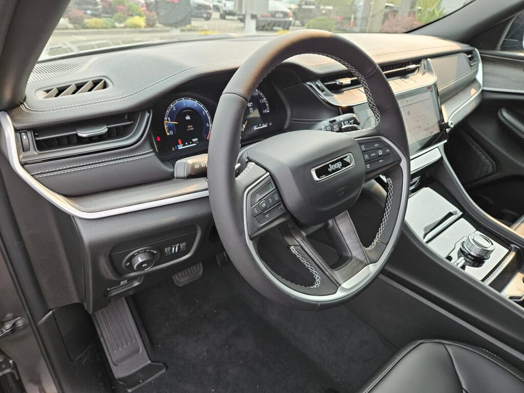 New 2026 Jeep Grand Cherokee Limited w/ Limited Altitude Package AWD/4WD image 18