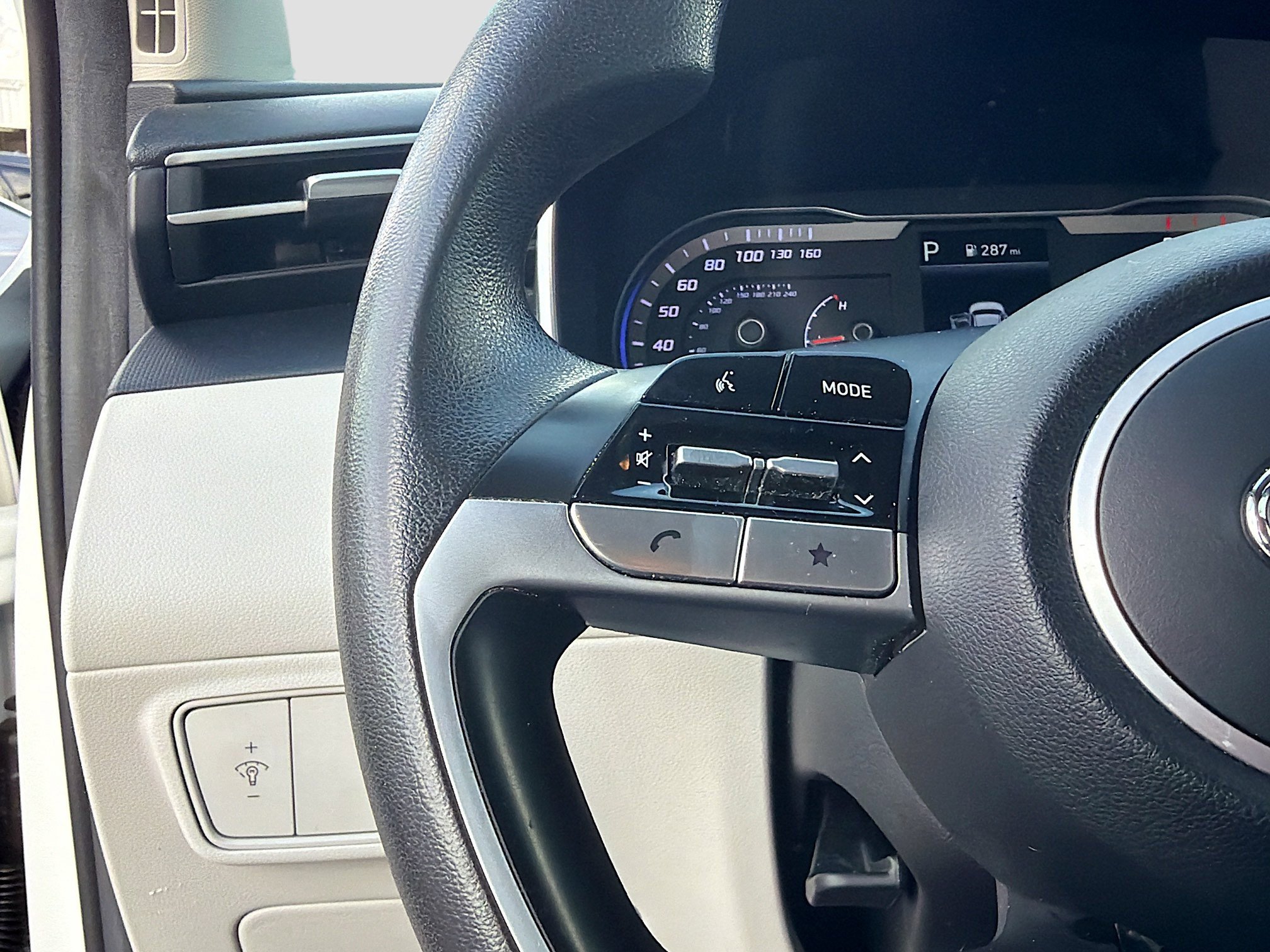 Used 2023 Hyundai Tucson SE image 34