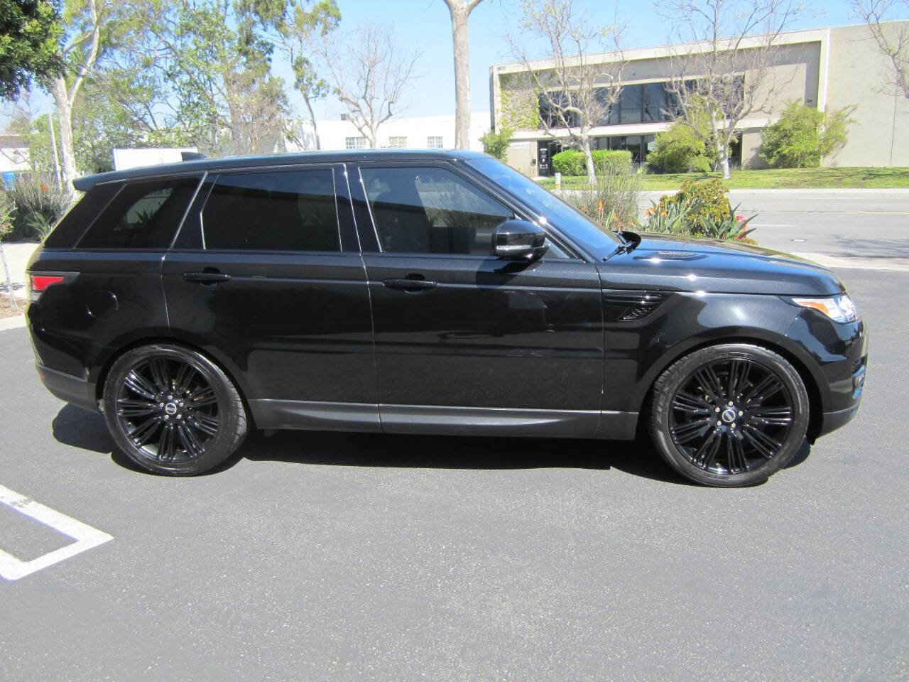 Used 2017 Land Rover Range Rover Sport HSE image 2