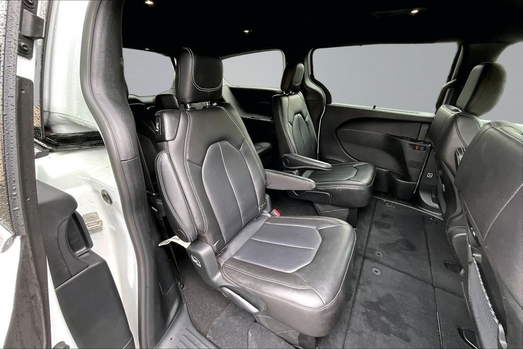 Used 2026 Chrysler Pacifica Select FWD image 18