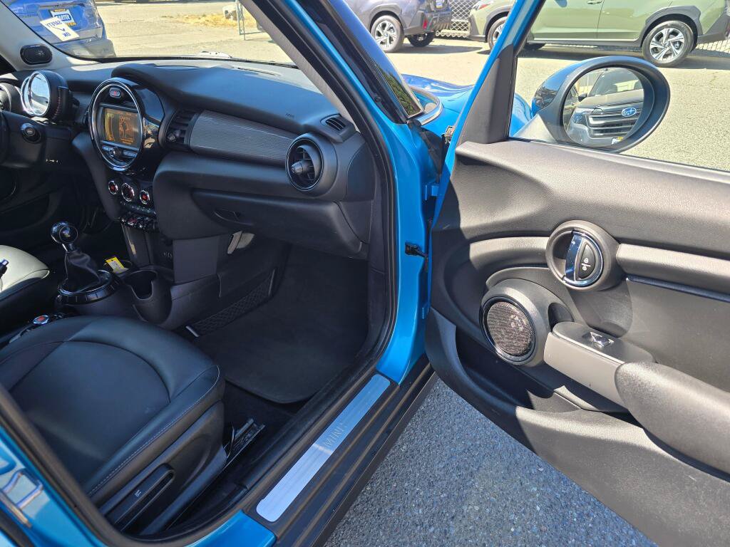 Used 2015 MINI Cooper 4-Door Hardtop FWD image 10