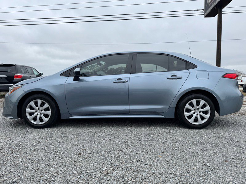 Used 2022 Toyota Corolla LE image 3