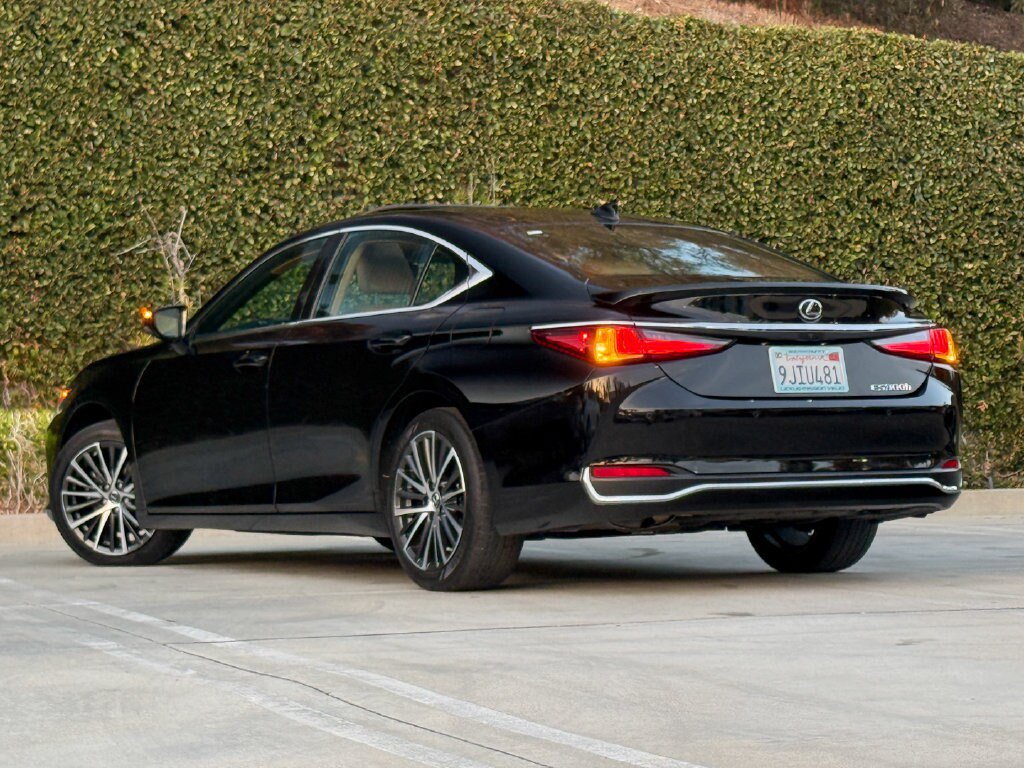 Certified 2024 Lexus ES 300h w/ Premium Package FWD image 2