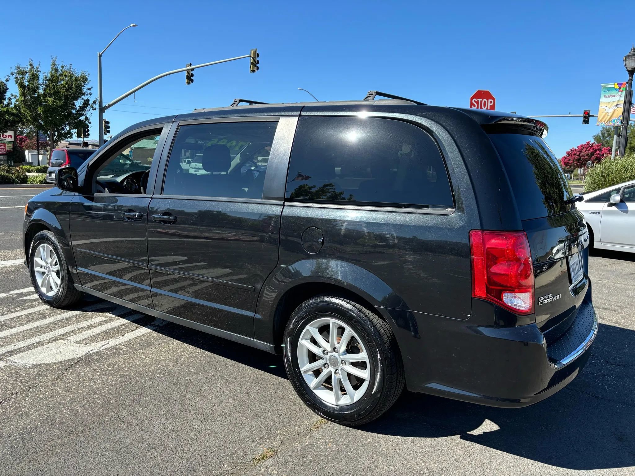Used 2016 Dodge Grand Caravan SXT image 7