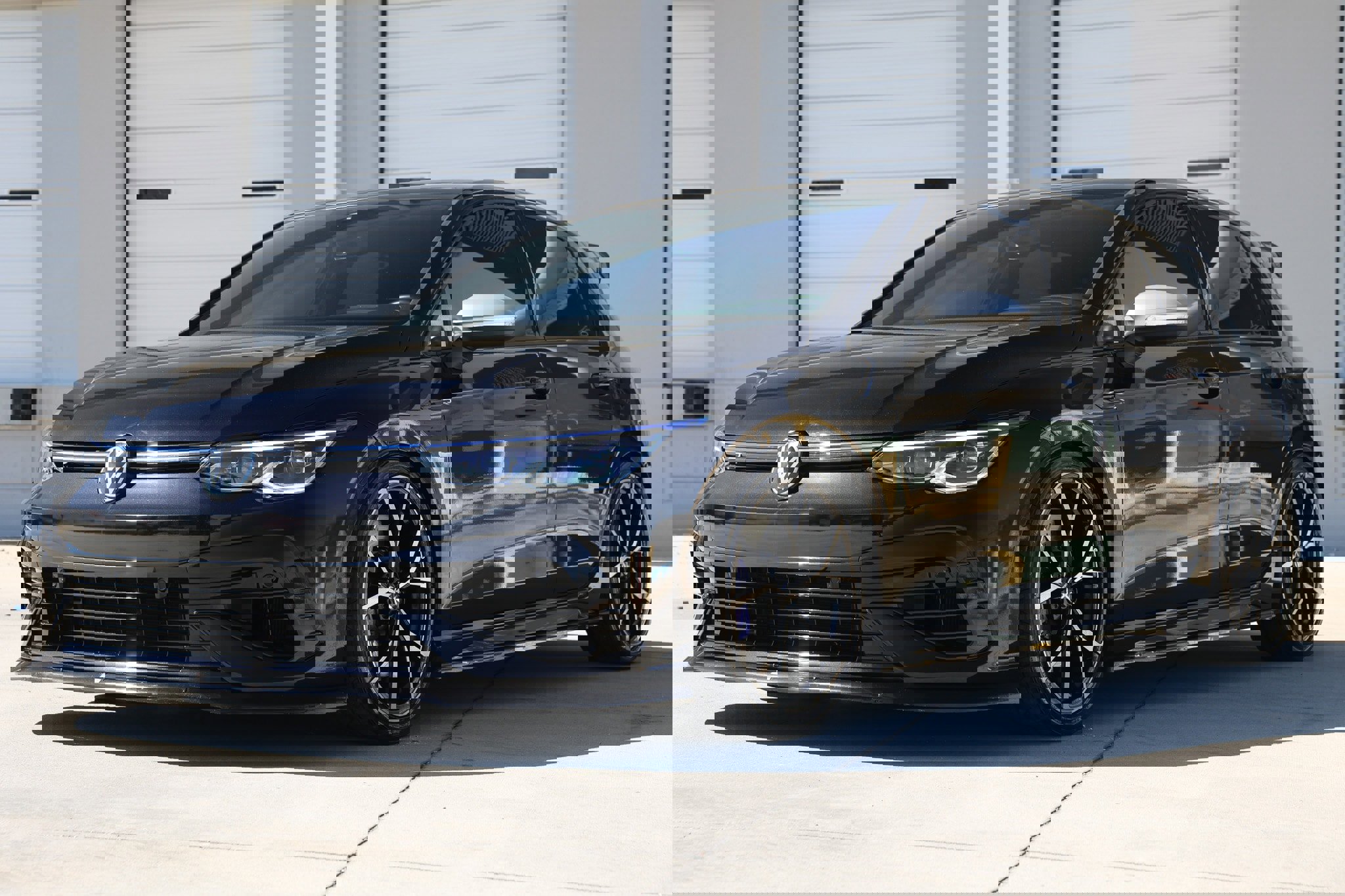 Used 2023 Volkswagen Golf R image 4