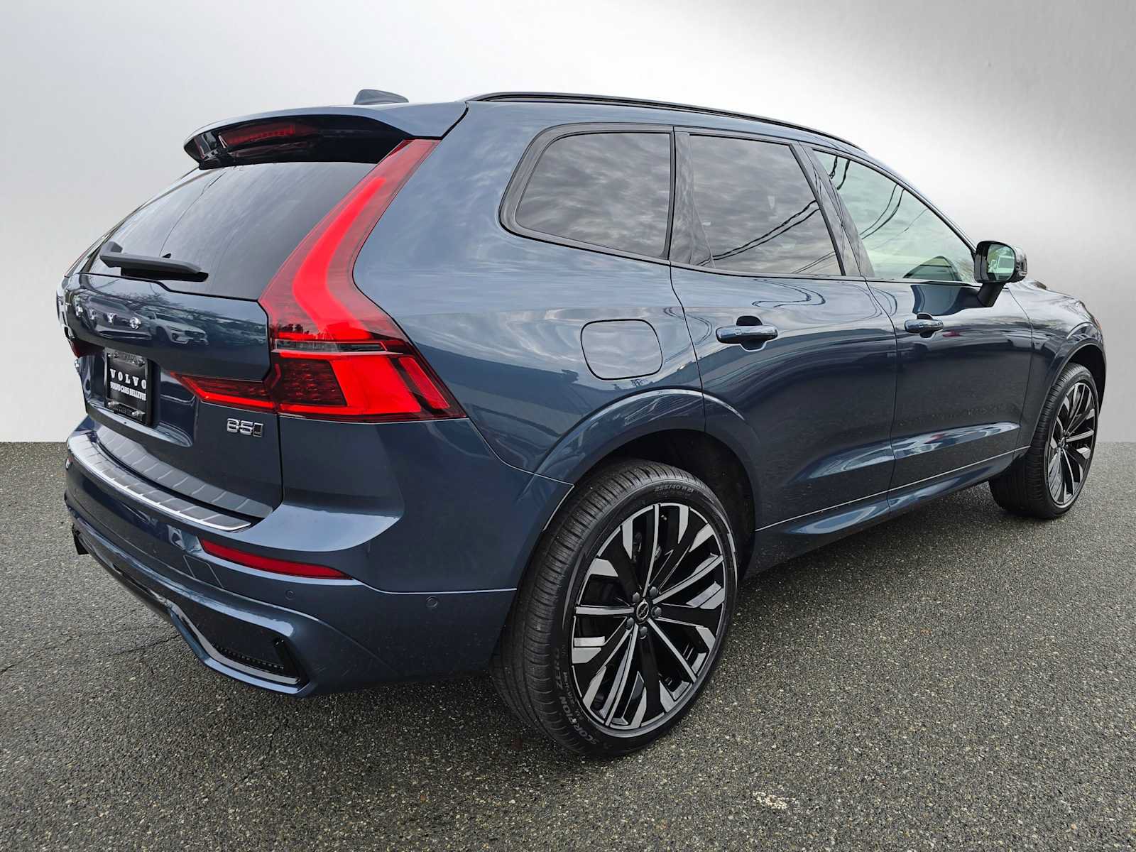 New 2026 Volvo XC60 B5 Ultra w/ Protection Package Premier AWD/4WD image 3