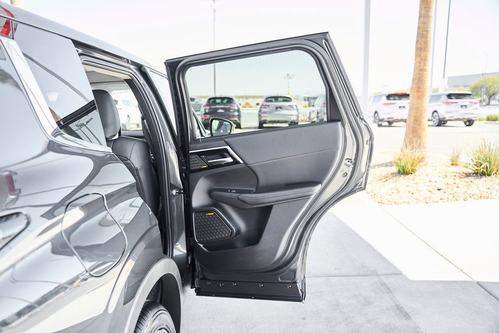 New 2026 Mitsubishi Outlander SE FWD image 14