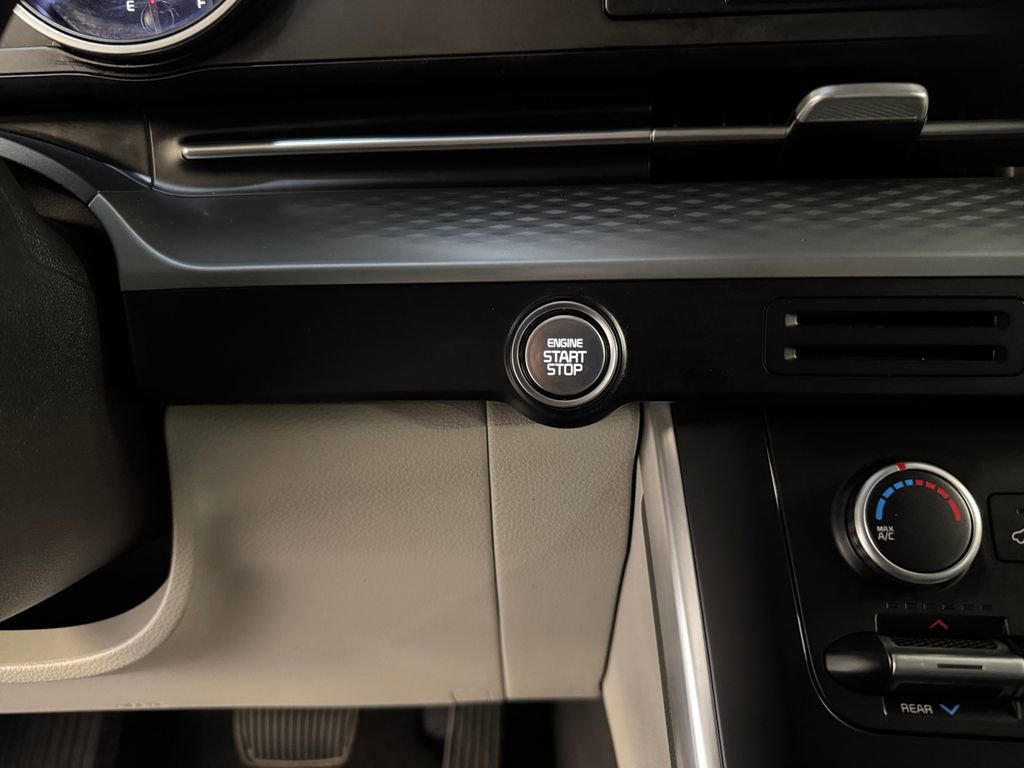 Used 2024 Kia Carnival LX image 29