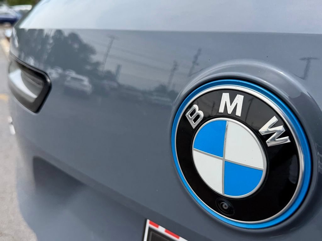 Used 2023 BMW iX xDrive50 w/ Sport Package AWD/4WD image 10