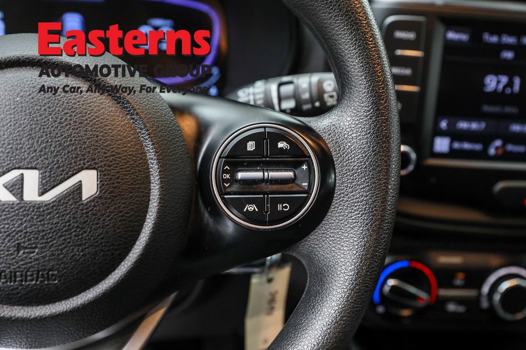 Used 2023 Kia Soul LX image 28