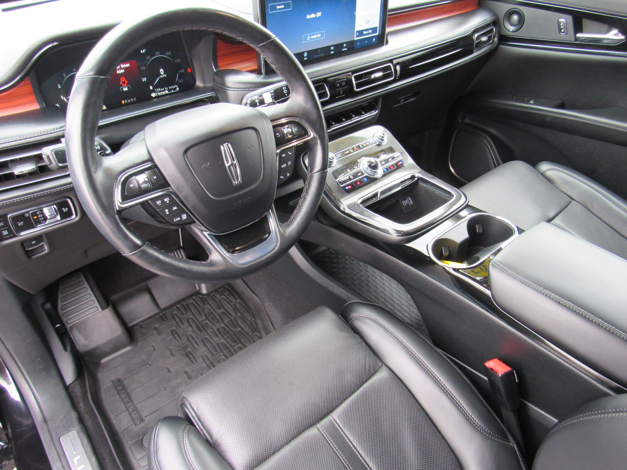 Used 2023 Lincoln Nautilus Reserve w/ Equipment Group 201A AWD/4WD image 10