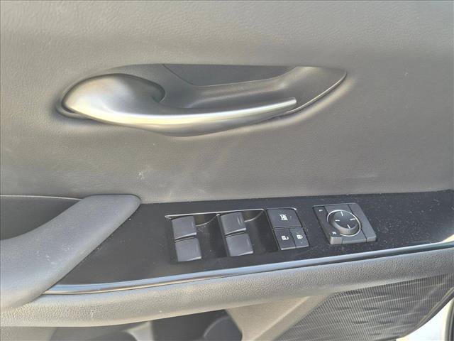 Used 2022 Lexus UX 200 w/ Accessory Package (Z2) FWD image 8