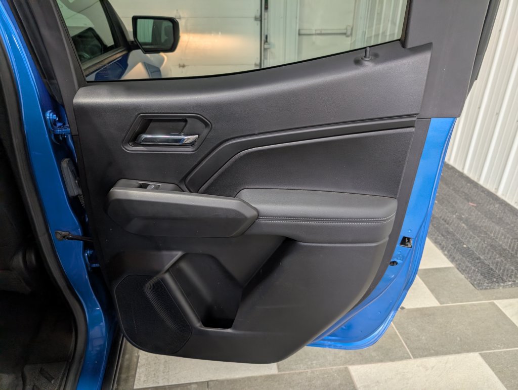 Used 2024 Chevrolet Colorado LT w/ LT Convenience Package II AWD/4WD image 25