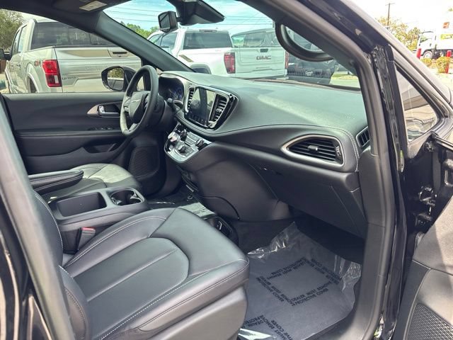 Used 2026 Chrysler Pacifica Select w/ S Appearance Package AWD/4WD image 38