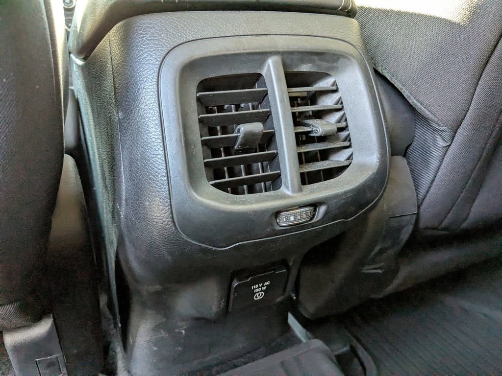 Used 2016 Jeep Cherokee Latitude w/ Comfort/Convenience Group image 16