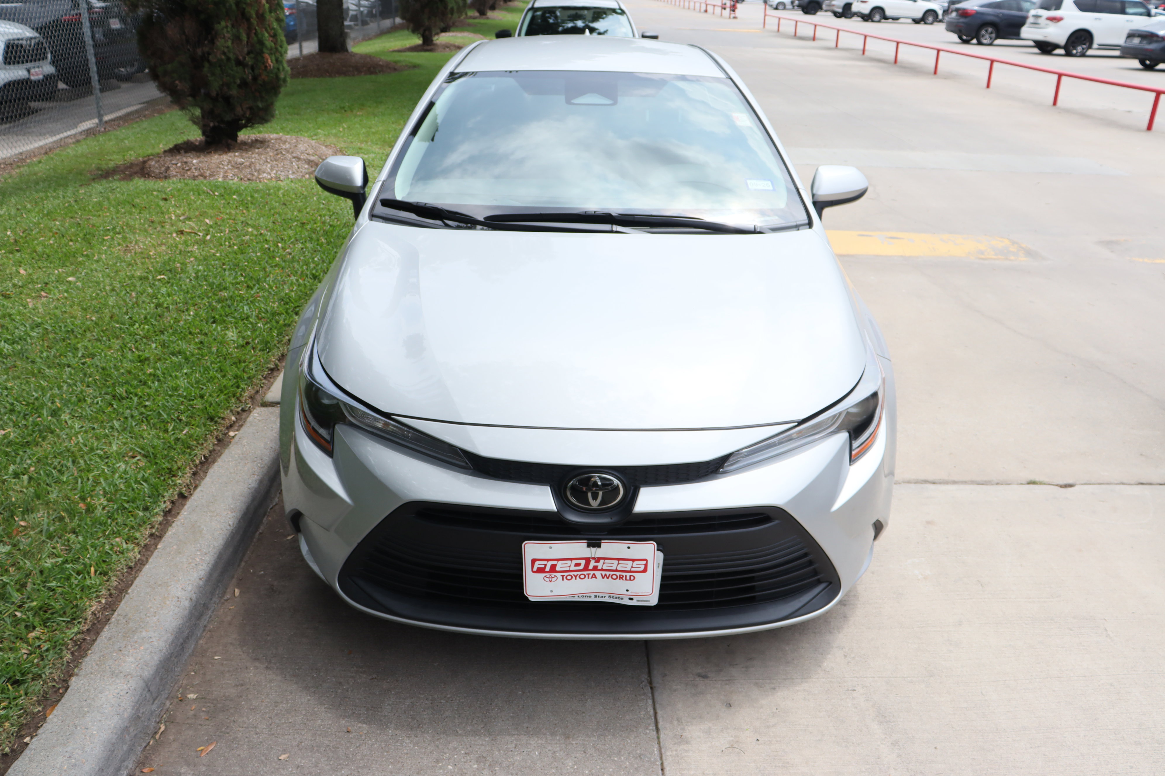 Used 2024 Toyota Corolla LE FWD image 4