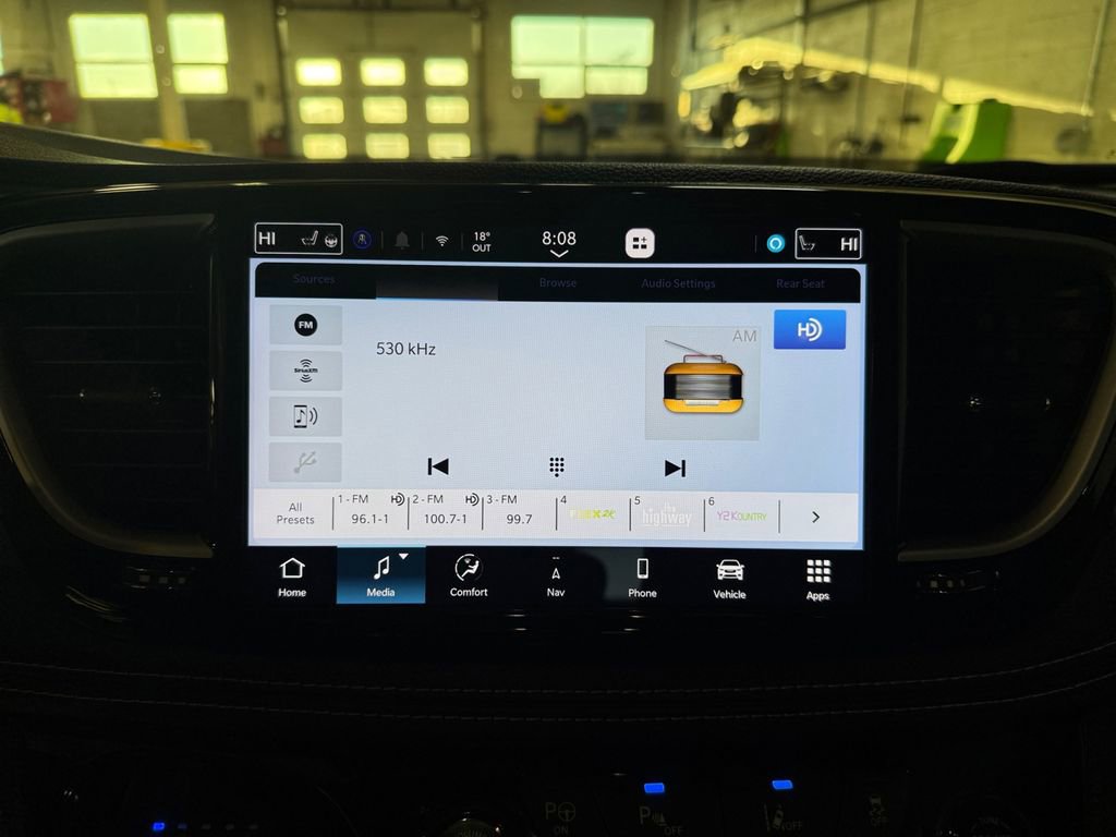 Used 2025 Chrysler Pacifica Select w/ Uconnect Theater Family Group image 17