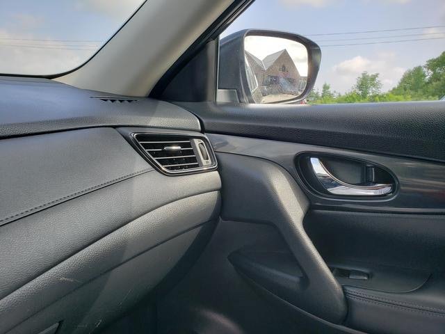 Used 2017 Nissan Rogue S AWD/4WD image 26