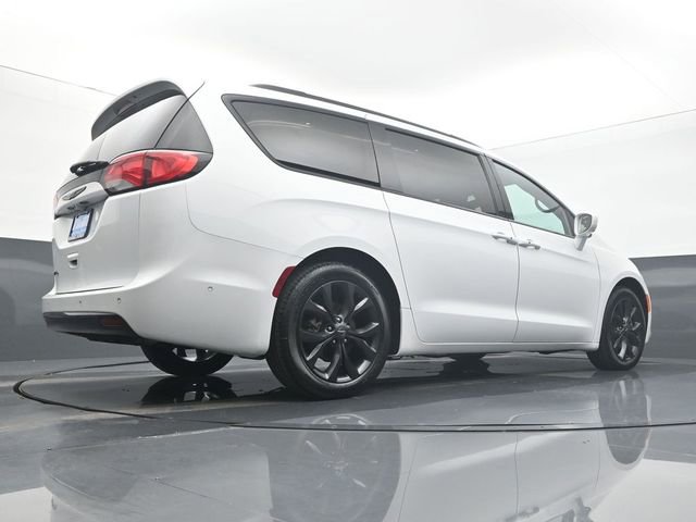 Used 2019 Chrysler Pacifica Touring-L w/ Advanced Safetytec Group image 11