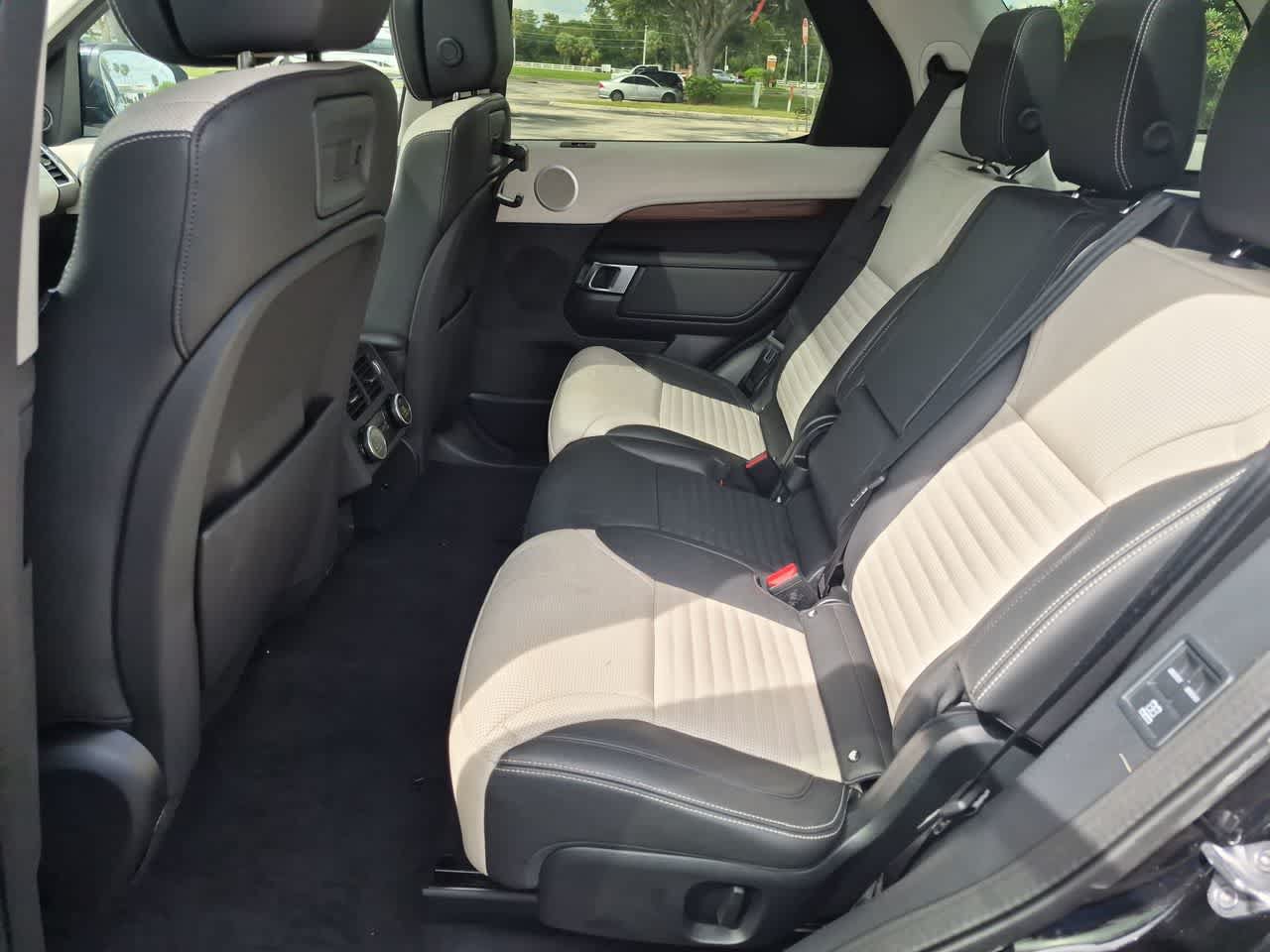 Certified 2025 Land Rover Discovery Dynamic SE AWD/4WD image 19