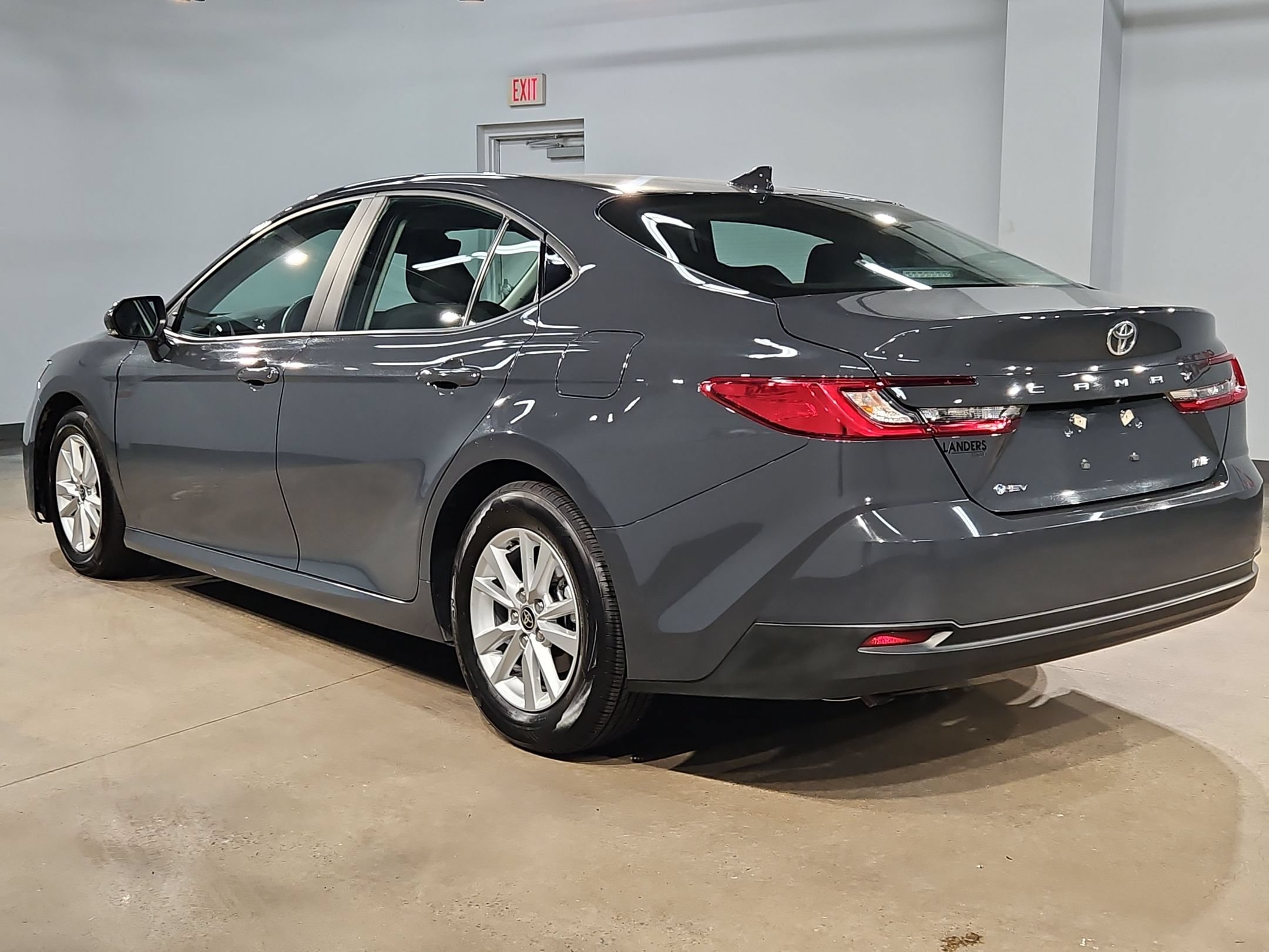 Used 2025 Toyota Camry LE w/ Convenience Package FWD image 5