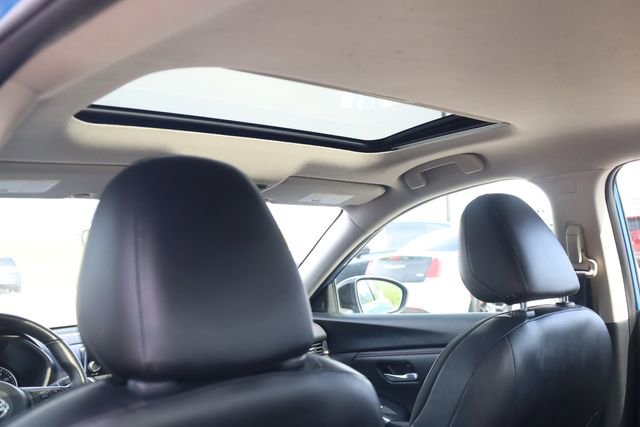 Used 2023 Nissan Sentra SR w/ SR Premium Package image 22