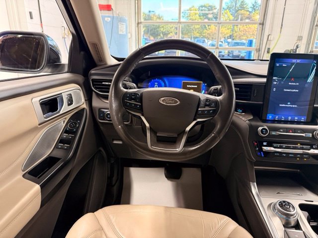 Used 2020 Ford Explorer Platinum w/ Premium Technology Package AWD/4WD image 19