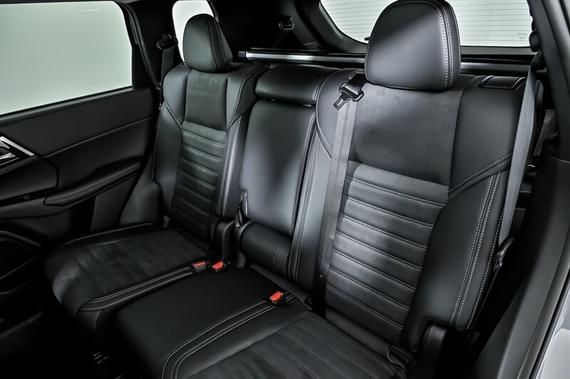 New 2025 Mitsubishi Outlander AWD image 16
