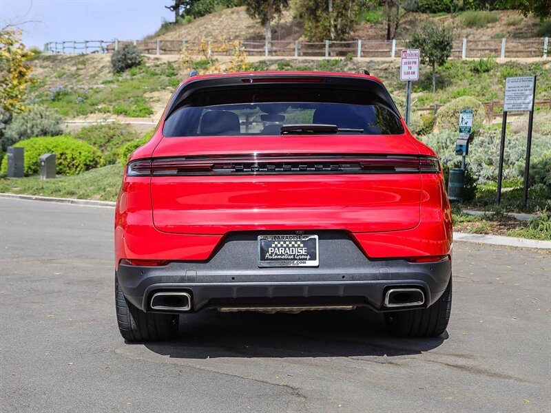 Used 2024 Porsche Cayenne AWD/4WD image 4