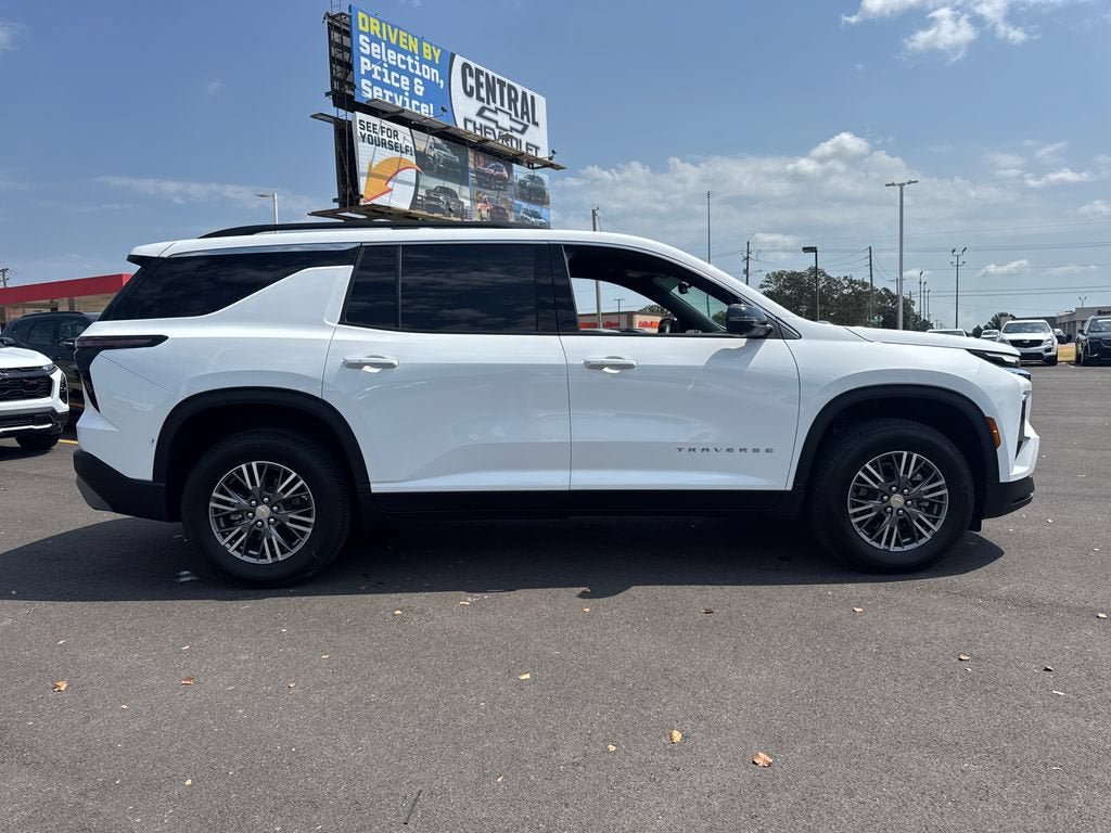 Used 2026 Chevrolet Traverse LT w/ Driver Confidence Package FWD image 7