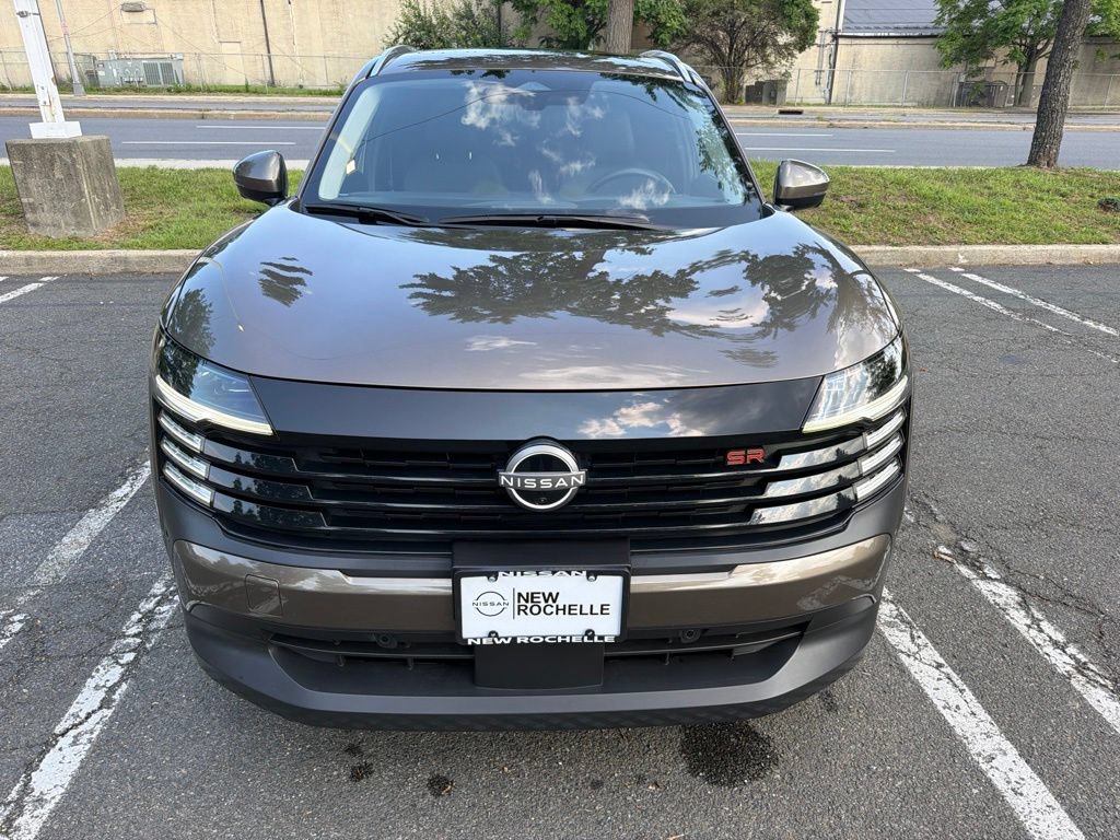Used 2025 Nissan Kicks SR w/ SR Premium Package AWD/4WD image 2