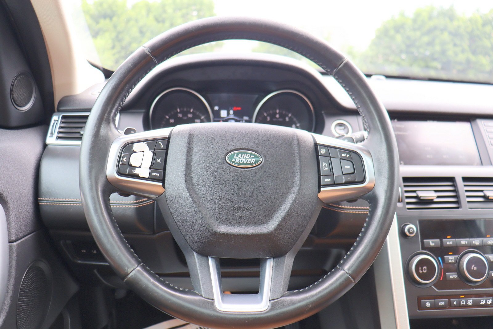 Used 2018 Land Rover Discovery Sport HSE Luxury AWD/4WD image 23