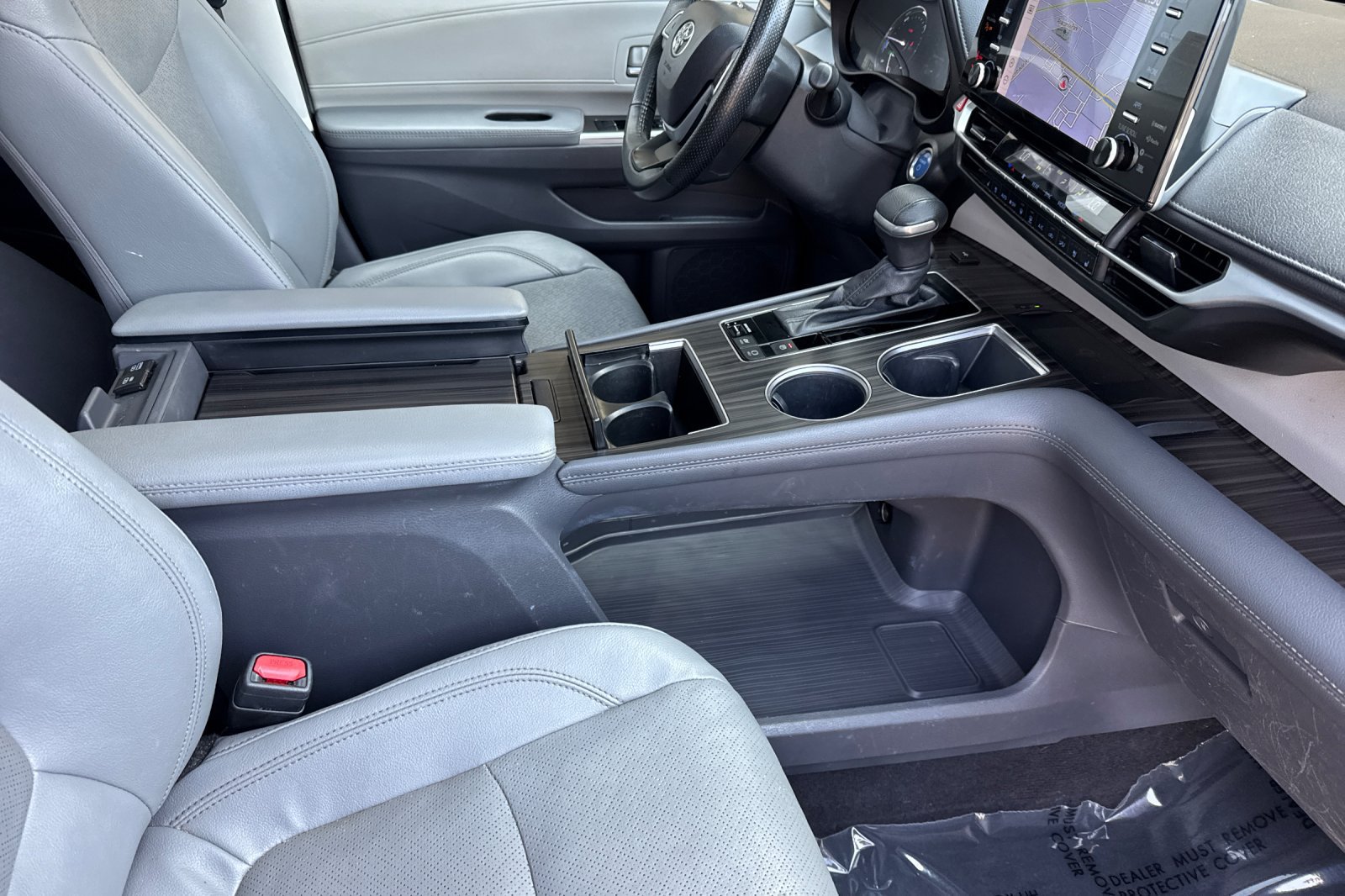Certified 2024 Toyota Sienna Limited FWD image 22