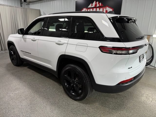 Used 2023 Jeep Grand Cherokee Limited w/ Luxury Tech Group II AWD/4WD image 6