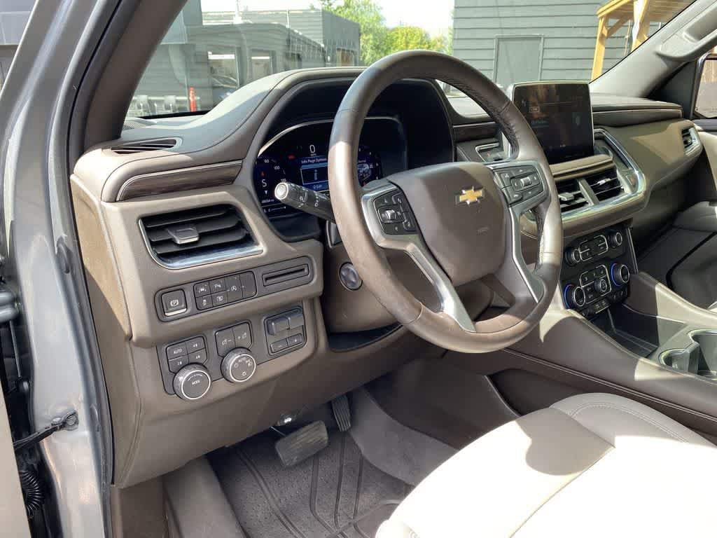 Used 2024 Chevrolet Suburban LT w/ LT Signature Package AWD/4WD image 2