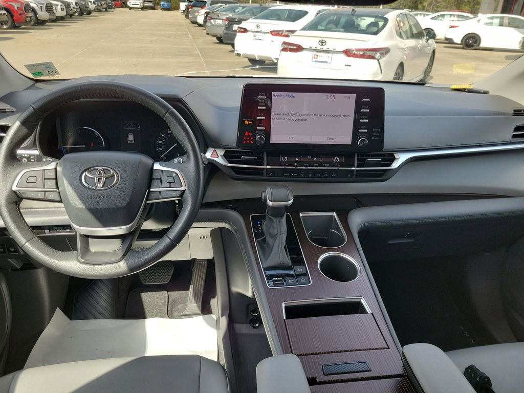 Certified 2023 Toyota Sienna XLE image 18