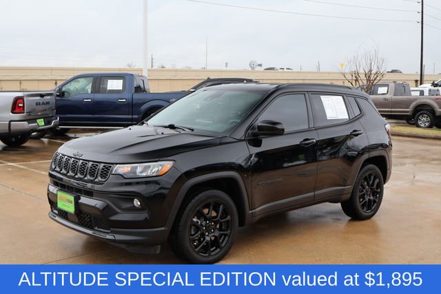 Used 2024 Jeep Compass Latitude w/ Altitude Special Edition image 3