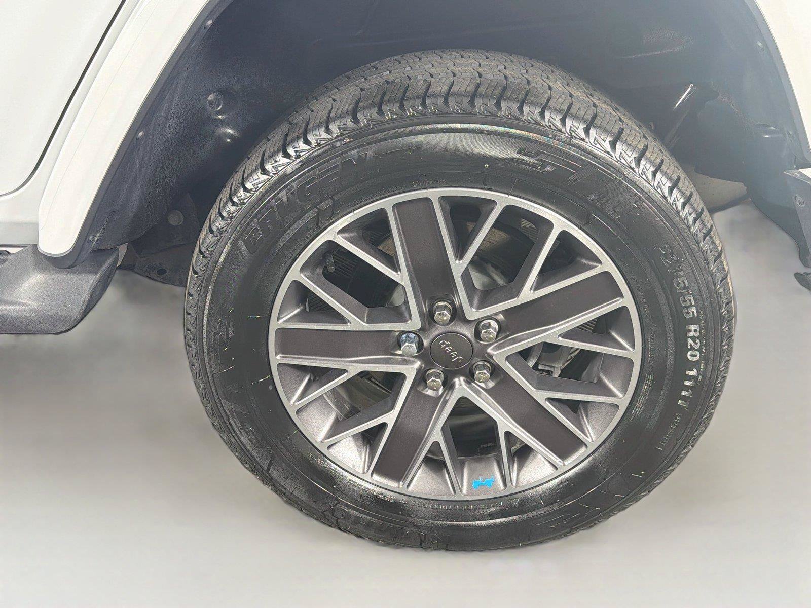 Used 2023 Jeep Wrangler Unlimited Sahara AWD/4WD image 36