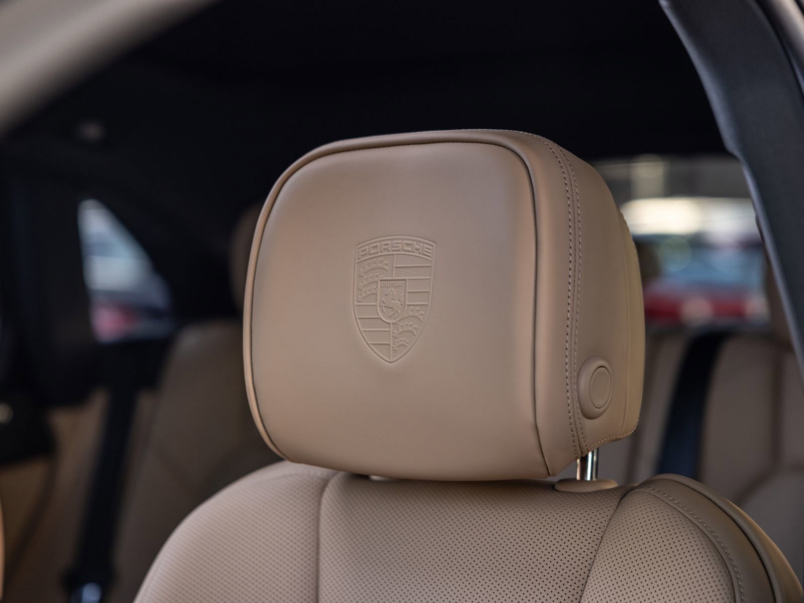 Certified 2025 Porsche Macan image 40