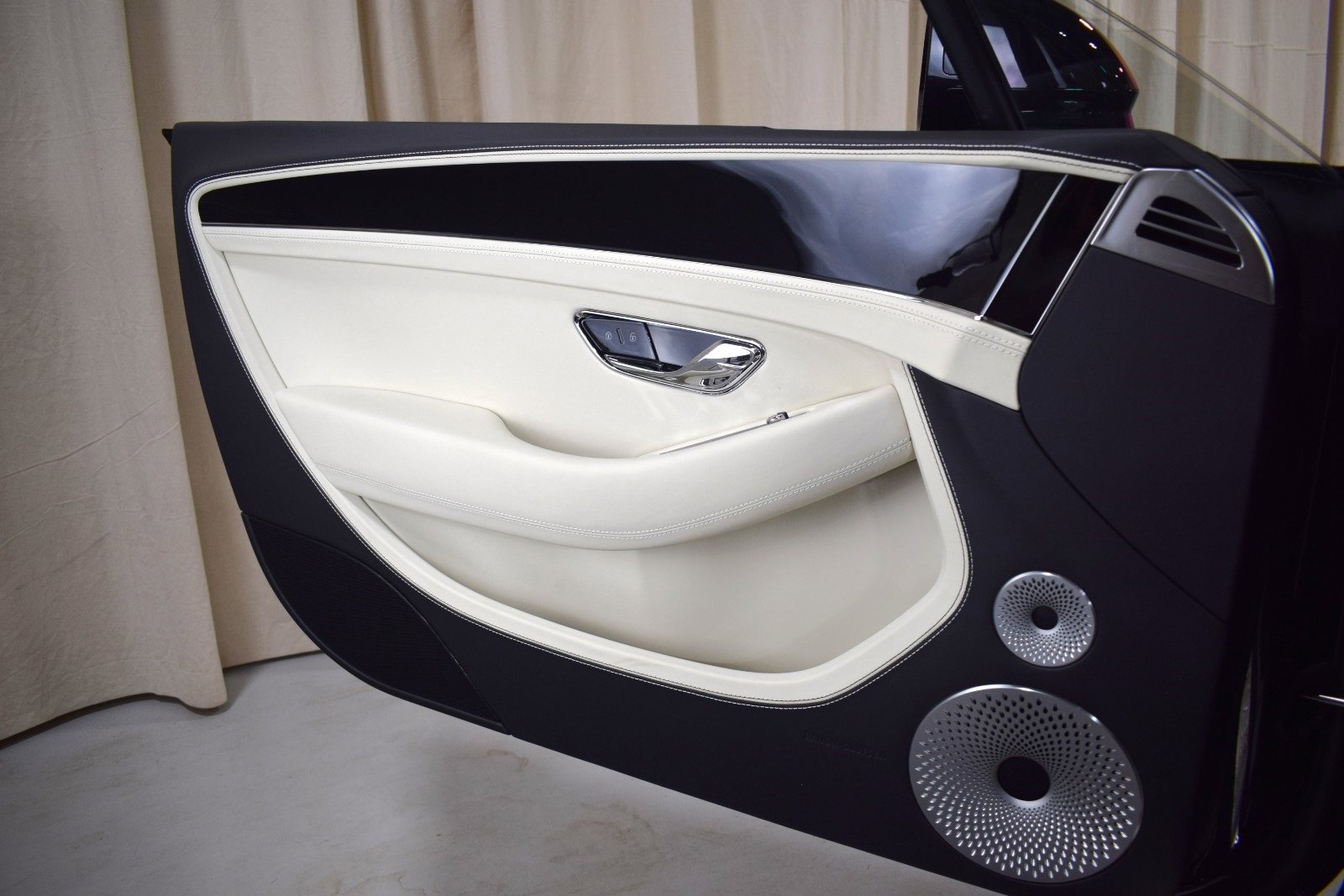 New 2025 Bentley Continental GTC image 37