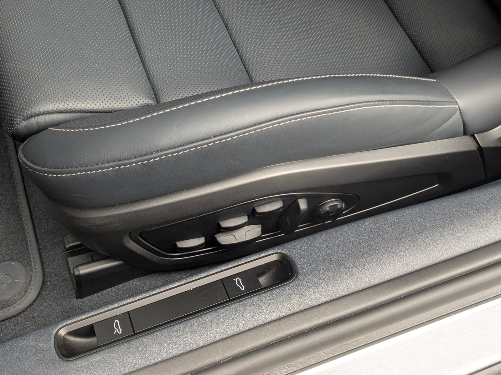 Certified 2025 Porsche 911 Carrera RWD image 29